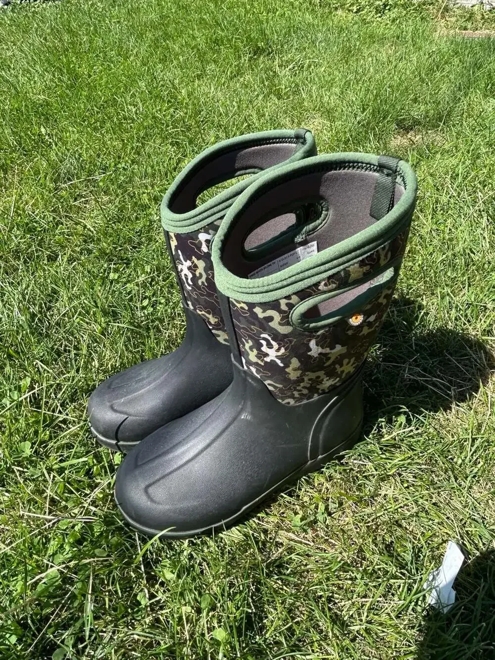 Bogs Kids Classic II Pop Camo Snow Boots Size Youth 6